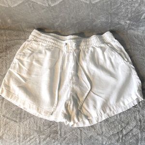Women’s White H&M shorts